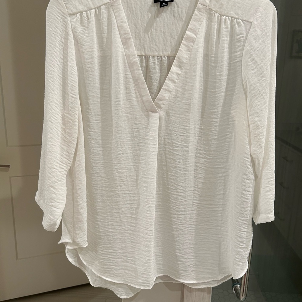a.n.a White Relaxed V-Neck Blouse with 3/4 Sleeves